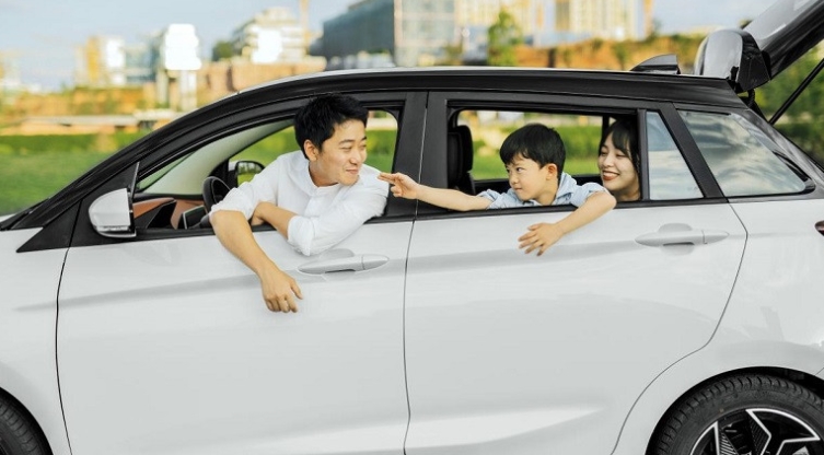 續(xù)航408公里，電動屋首款小型電動汽車YOUNG光小新亮相
