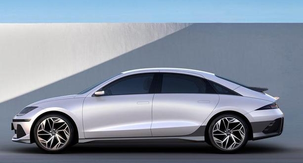 現代汽車純電動汽車IONIQ(艾尼氪)6全球首秀，最大續航里610km