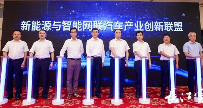 中國電動汽車百人會新能源與智能網聯(lián)汽車產業(yè)創(chuàng)新聯(lián)盟在漢設立