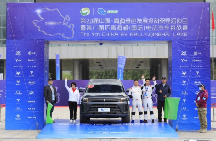 問界M7高原迎戰亮相環青海湖(國際)電動汽車挑戰賽
