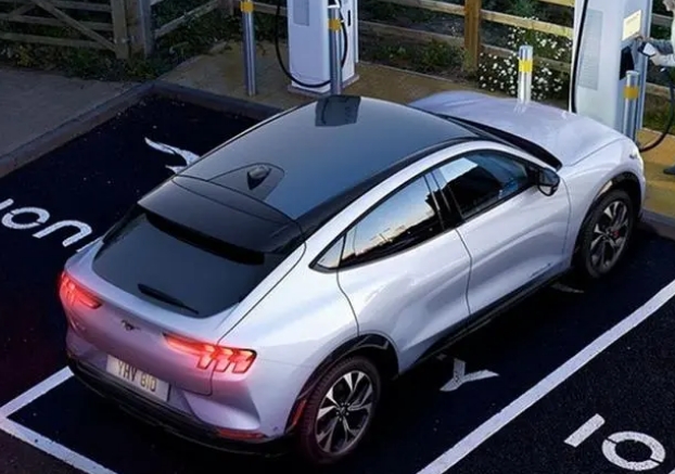 福特(F.US)CEO：電動汽車電池成本短期不會下降