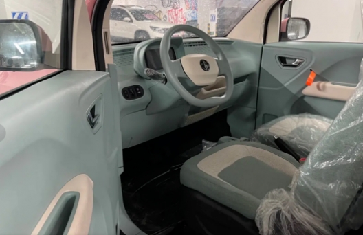 新能源汽車“她時(shí)代”來臨，凌寶Uni打造新一代女神車