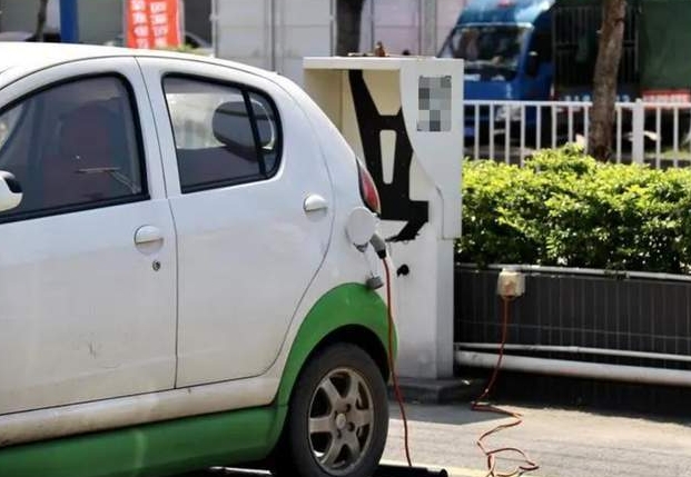 電動汽車能不能一邊充電，一邊開暖氣？你我說了都不算