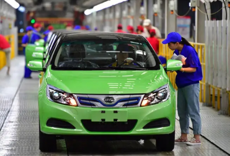 我國(guó)新能源汽車產(chǎn)銷連續(xù)8年全球第一（新數(shù)據(jù)新看點(diǎn)）