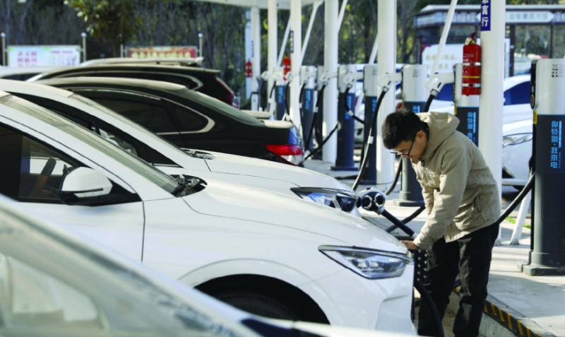 我國(guó)新能源汽車產(chǎn)銷連續(xù)8年全球第一（新數(shù)據(jù)新看點(diǎn)）