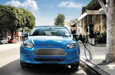 福特(F.US)2022年電動汽車銷量翻倍美國市場地位僅次于特斯拉(TSLA.US)