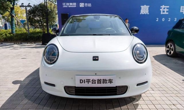 前臉致敬保時捷江淮EV3電動車實車亮相
