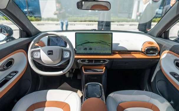 前臉致敬保時捷江淮EV3電動車實車亮相