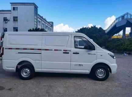 看完電動新能源汽車報價，不知道選凱馬銳捷ES26還是上汽大通MAXUSEV30？對比來了！
