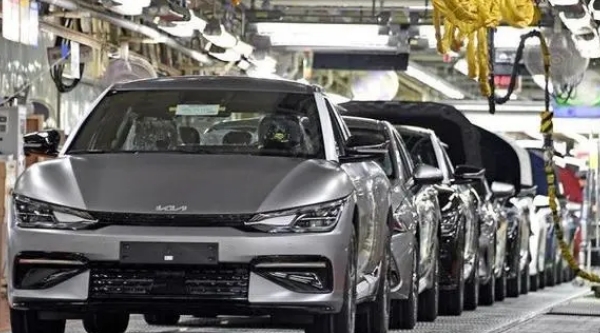 全球電動汽車銷量增三成