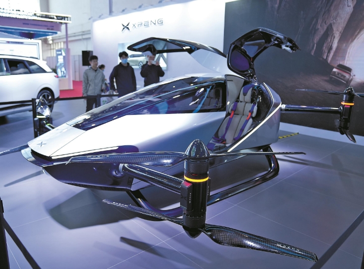 “會飛的電動汽車”鏈博會上吸引人氣