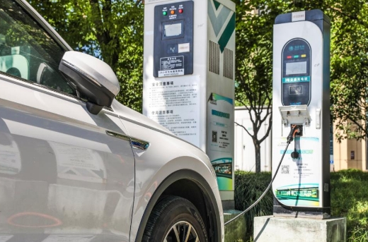火熱的純電動車,是新趨勢還是智商稅?