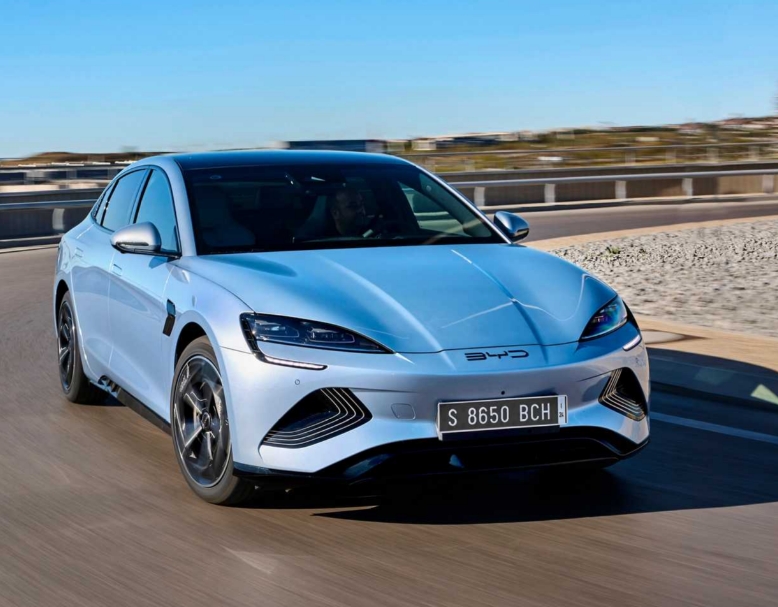 英國(guó)：比亞迪Seal能與特斯拉Model3匹敵嗎？這篇完全充電的評(píng)論試圖找出答案