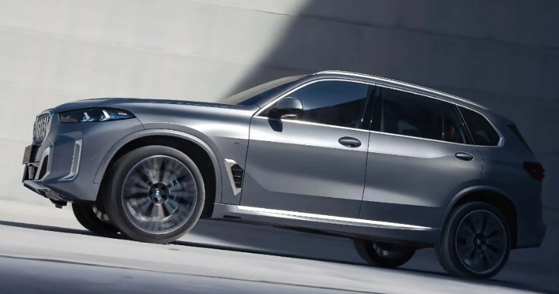 面向中國的改款BMWX5Li腿部空間增加13厘米