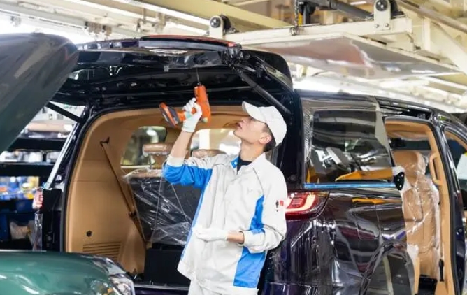 新華全媒+｜老牌汽車城駛向新藍海——湖北武漢汽車產業新能源轉型見聞