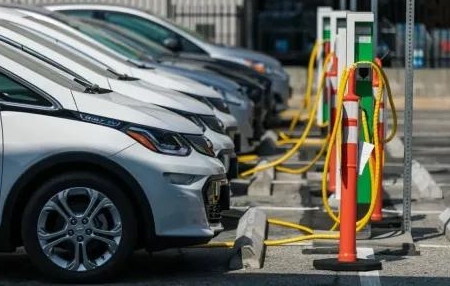 通用多款電動汽車明年將暫時失去美國稅收補(bǔ)貼資格，海外零部件成背后原因