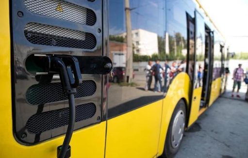 8000億市場規模！中國公共汽車實施全面電動化，1對1充電樁