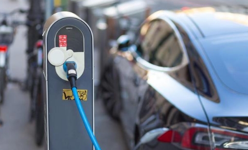 8000億市場規模！中國公共汽車實施全面電動化，1對1充電樁