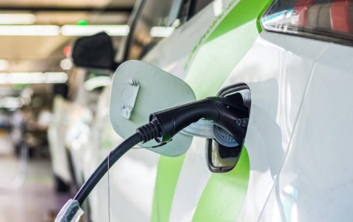 六年前買純電動汽車的車主，現(xiàn)狀如何，換電池真的要8、9萬嗎？