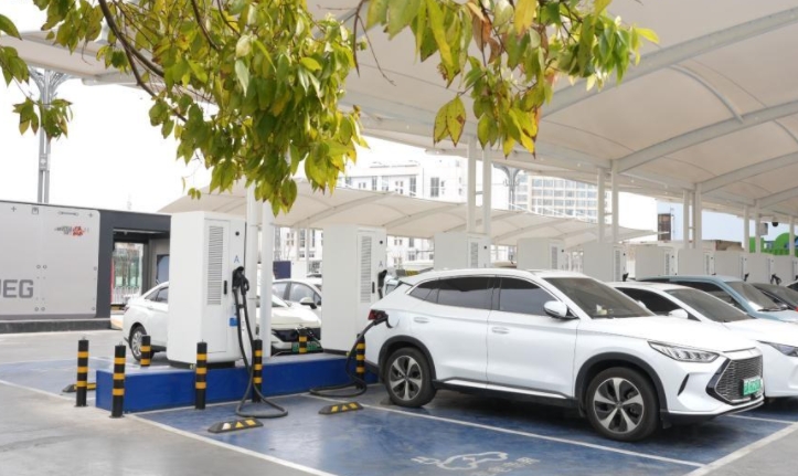 云南昆明正式投運(yùn)一處大型電動(dòng)汽車充換電站