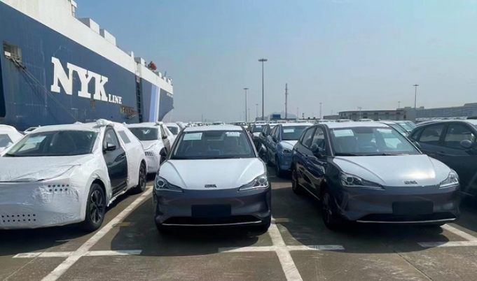 領潮全球智能電動汽車！哪吒U/V出海約旦
