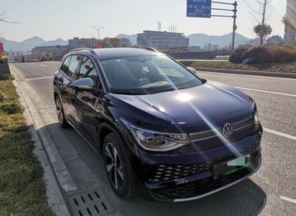上汽大眾純電動汽車ID.6X2023款，外觀簡約，行駛有質(zhì)感