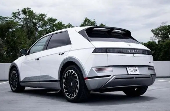 與電動汽車擁有量相關(guān)的汽車維修滿意度較低