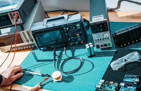英國公司研發磁場充電新技術，電動汽車充電10分鐘可行駛320公里