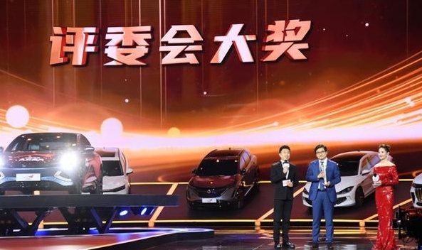 多項顛覆性創新加持，比亞迪海豹獲央視中國汽車風云盛典最高獎