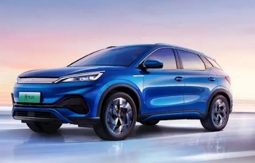 我國新能源汽車連續8年世界第一：出口暴漲老外愛上國產