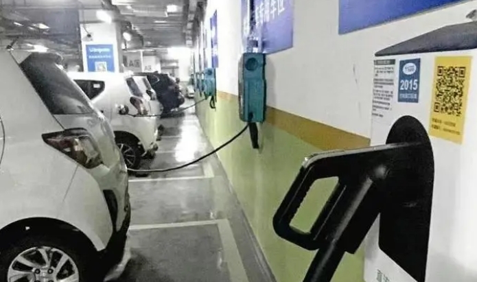 我省電動汽車車主不用辦理許可證，就可在自有車位安裝充電樁