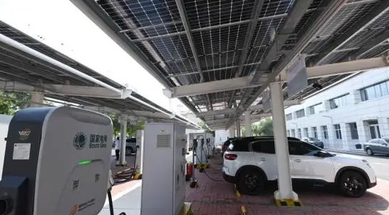法國(guó)一公路將鋪設(shè)無(wú)線充電系統(tǒng)，電動(dòng)汽車(chē)通過(guò)時(shí)可實(shí)時(shí)充電