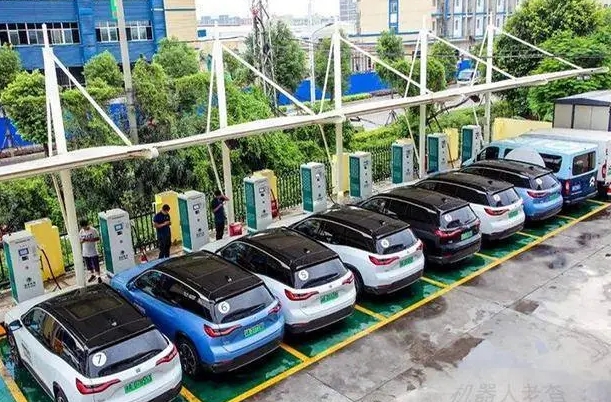 法國(guó)一公路將鋪設(shè)無(wú)線充電系統(tǒng)，電動(dòng)汽車(chē)通過(guò)時(shí)可實(shí)時(shí)充電