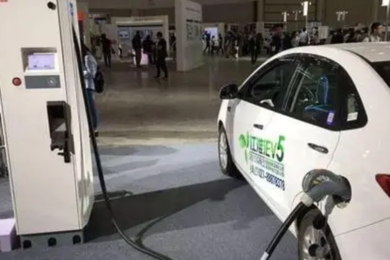 通用、現代和其他汽車制造商將建造3萬個快速電動汽車充電器以挑戰特斯拉