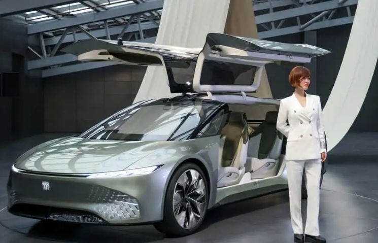通用汽車ProximaEV概念車在中國亮相，配有別克徽章和鷗翼車門