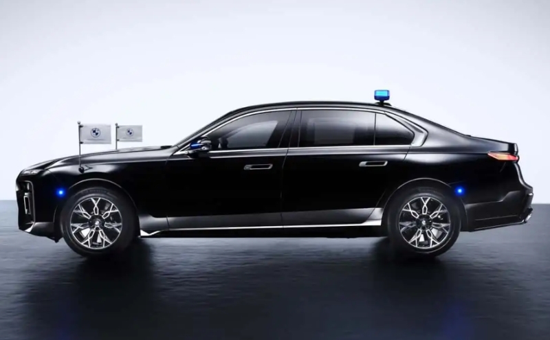 這是BMW首款采用全電動動力系統(tǒng)的Protection車型。