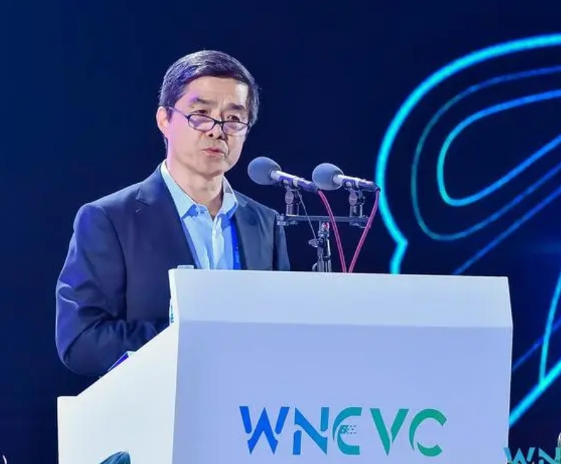 歐陽(yáng)明高：電動(dòng)汽車(chē)智慧能源有望達(dá)萬(wàn)億規(guī)模推動(dòng)車(chē)網(wǎng)互動(dòng)構(gòu)建能源互聯(lián)網(wǎng)平臺(tái)