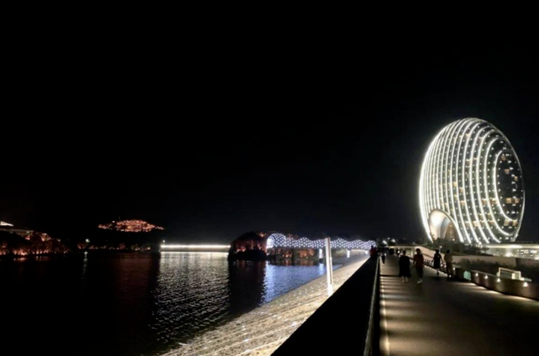 新能源汽車市場前景：極氪001能否領(lǐng)跑國產(chǎn)高端電動車？