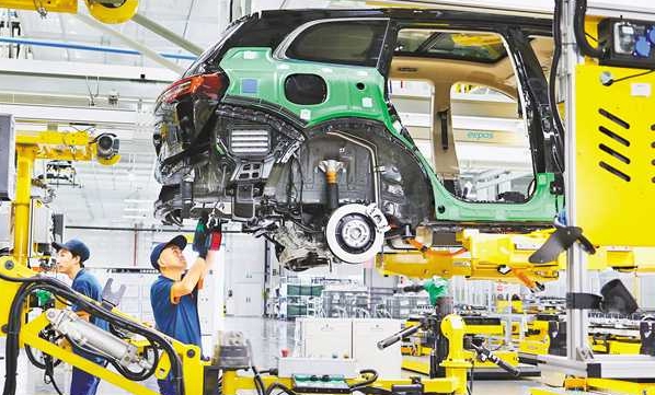 沙坪壩：新能源汽車智慧工廠生產忙