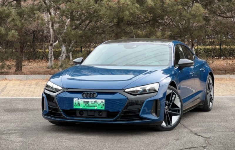 奧迪電動(dòng)車價(jià)格“大跳水”,RSe-tronGT售價(jià)下調(diào)22.1萬元