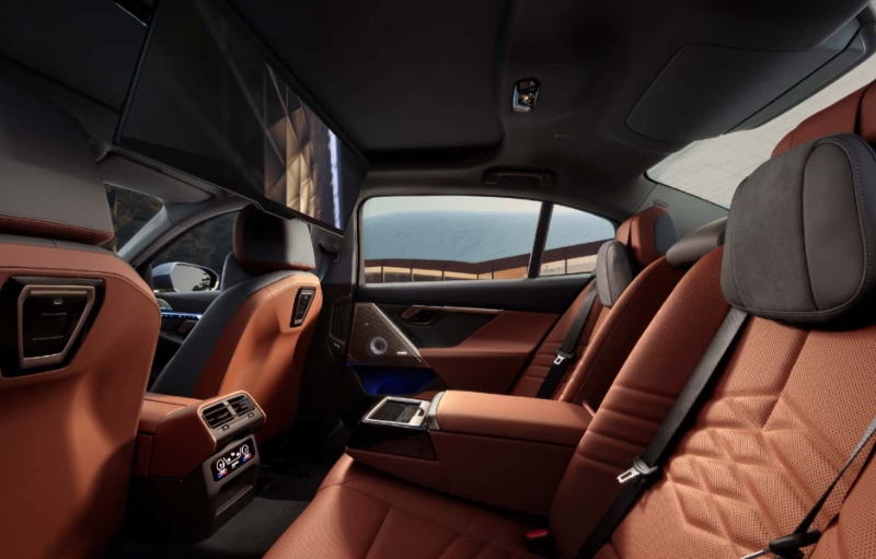 2024BMW5系、i5在中國首次亮相，軸距加長，專屬配置
