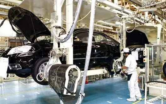 日本駛?cè)腚妱悠囖D(zhuǎn)型“快車道”