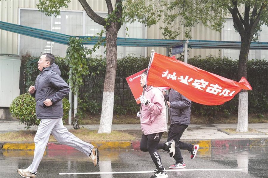 迎著風雨去戰斗