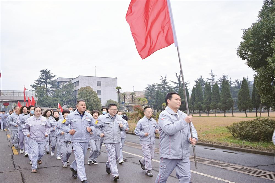 迎著風雨去戰斗