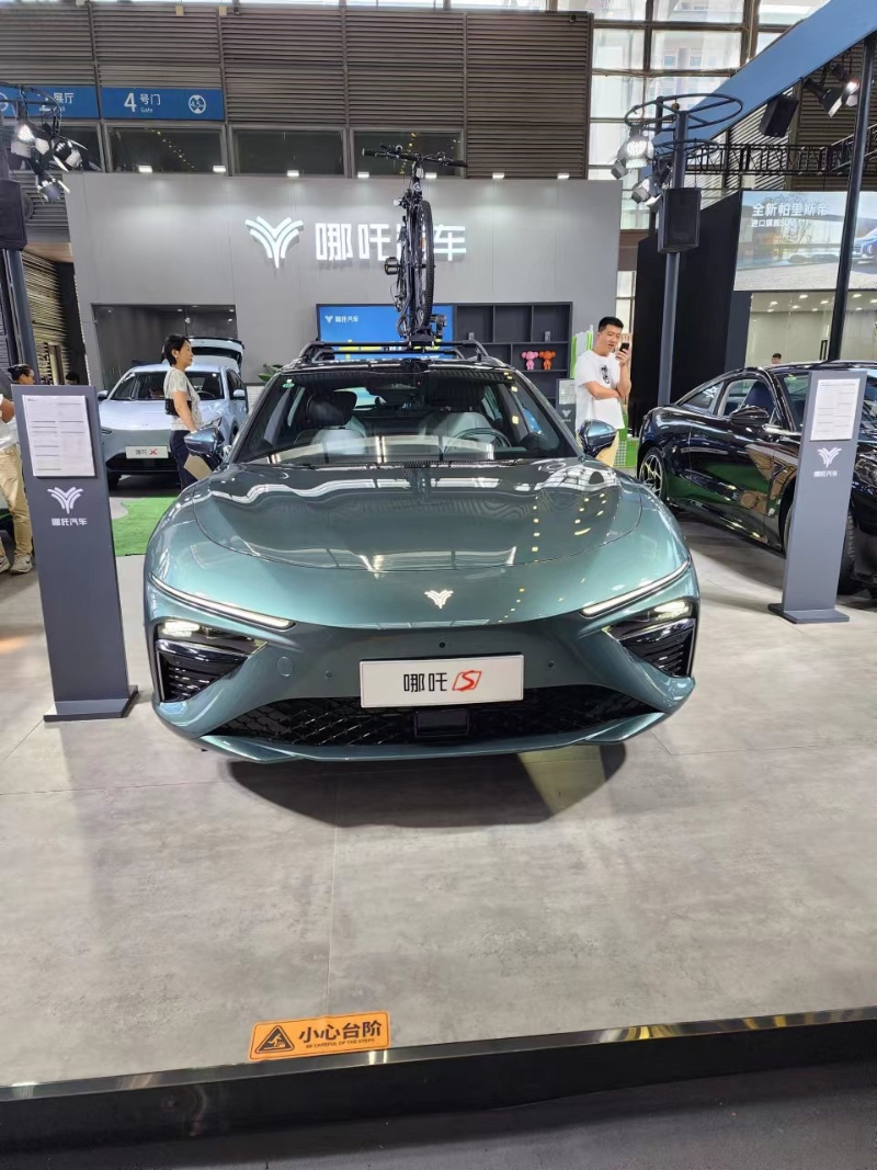 新車速報——哪吒s
