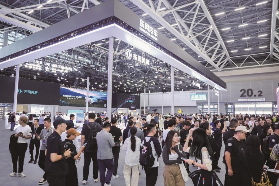 科技東風(fēng)攜多款新車型亮相廣州車展