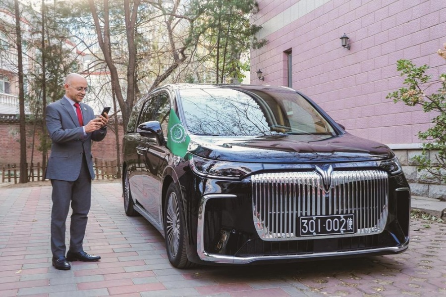 全新嵐圖夢想家成為阿盟駐華代表處官方用車
