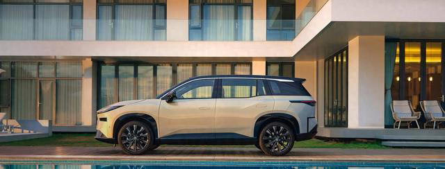 15萬買高階智駕SUV，空間超大三電安全，比亞迪磷酸鐵鋰加持！