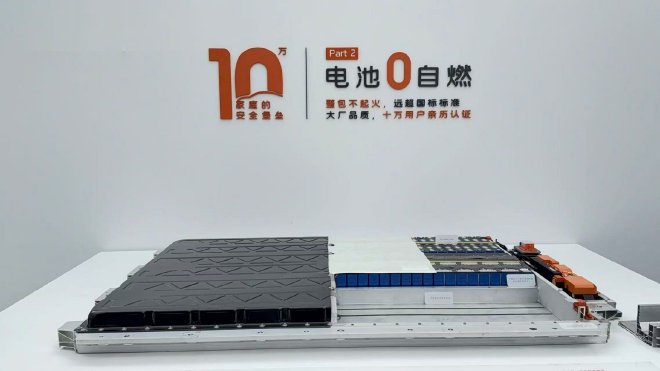 智己汽車舉辦首個行業“破爛”藝術展