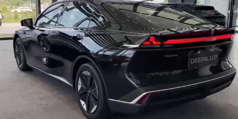 新車速報(bào)——長(zhǎng)安深藍(lán)L07